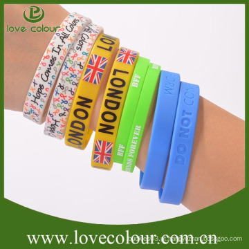 Fábrica em massa Colorido Reciclável wristband silicone livre design